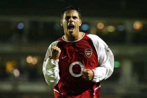 高清观看-阿森纳旧将：开始我不喜欢范佩西，因为他刚来就穿了我想要的号码