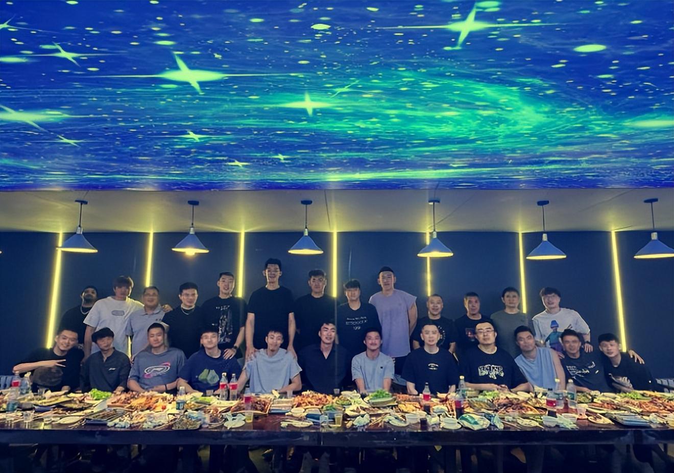 官方渠道-够意思！继伟大餐伺候全队,祝福三兄弟,付豪韩队接班人也表达不舍