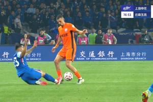 高清观看-引争议！申花扳平角球疑似越位获利 李可铲对方未吃牌&amp;弋腾被罚下