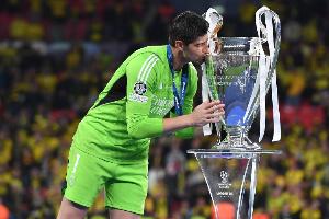 后防四老合同只剩1年，阿斯：皇马1年1续，仅库尔图瓦有望续2年